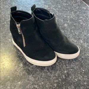 Girl’s wedge boots